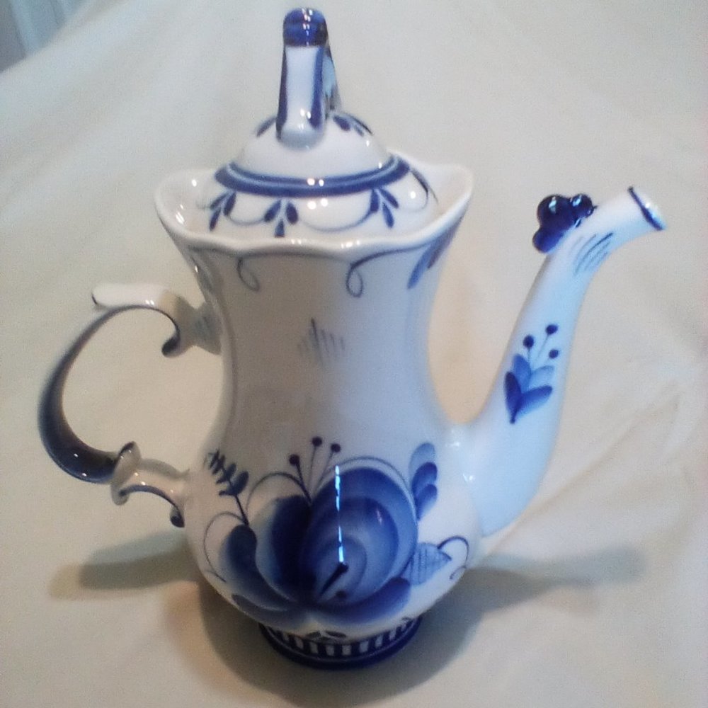 Vintage Gzhel Hand Painted Blue & White Porcelain tea/coffee pot - Used No Chips